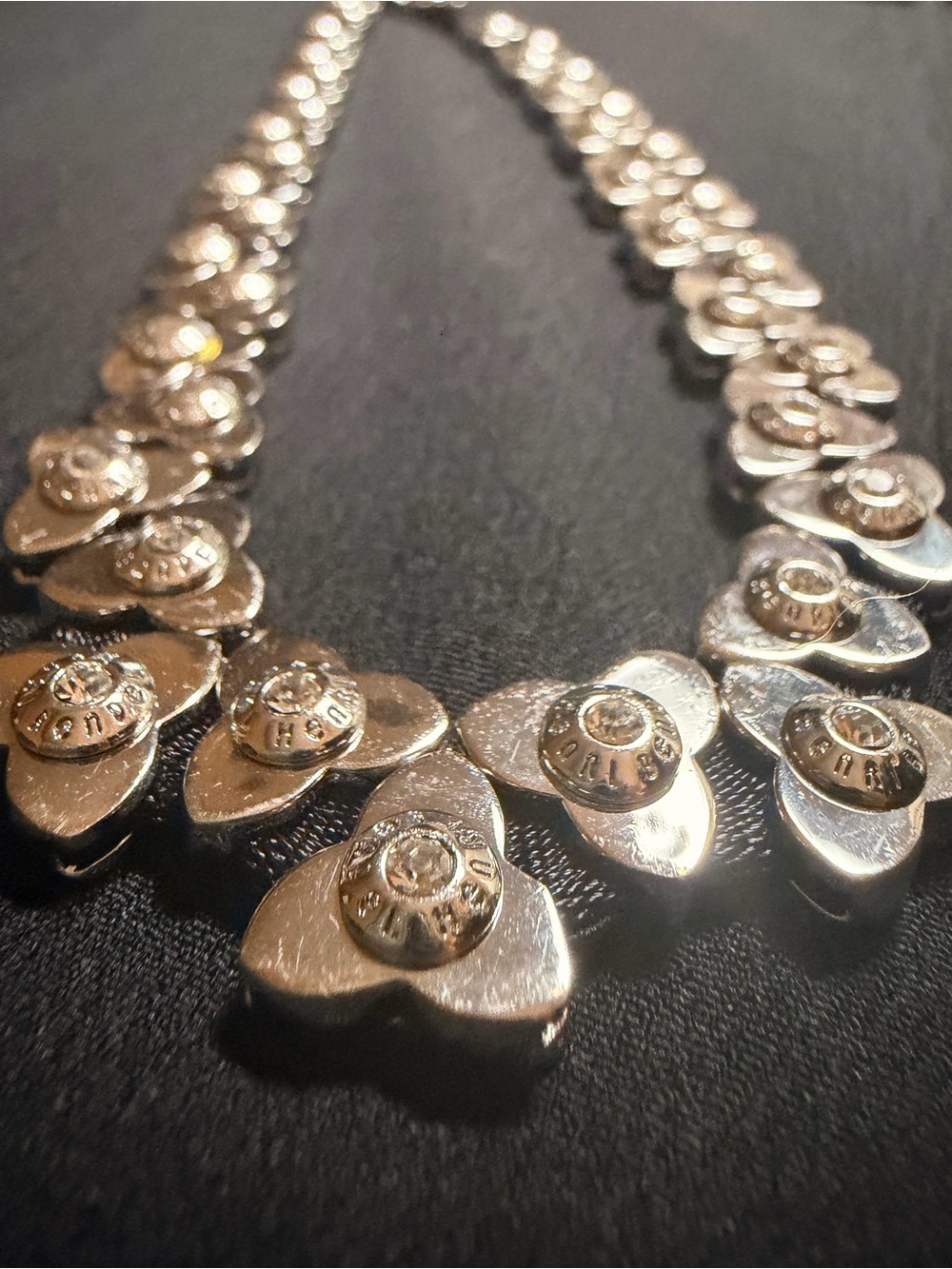 💎Henri Bendel silver-tone floral crystal elastic necklace